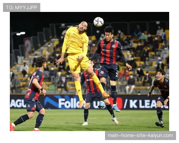 中国队锋线两翼飞不起来 中场支援不足成隐患